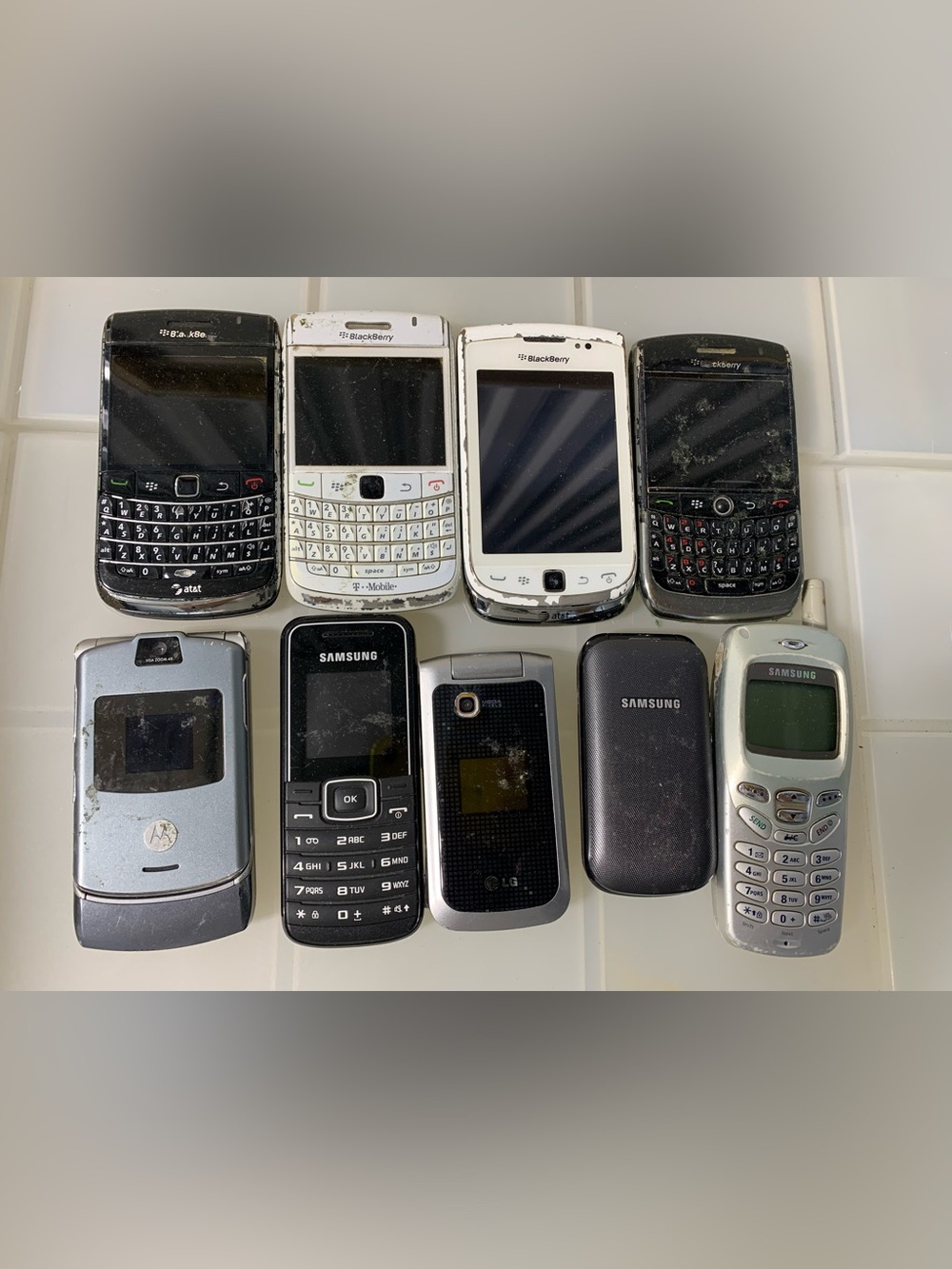 Y2K Blackberry Bold Torch Tour Motorola RAZR Retro Phone NINE Vintage Phones Lot